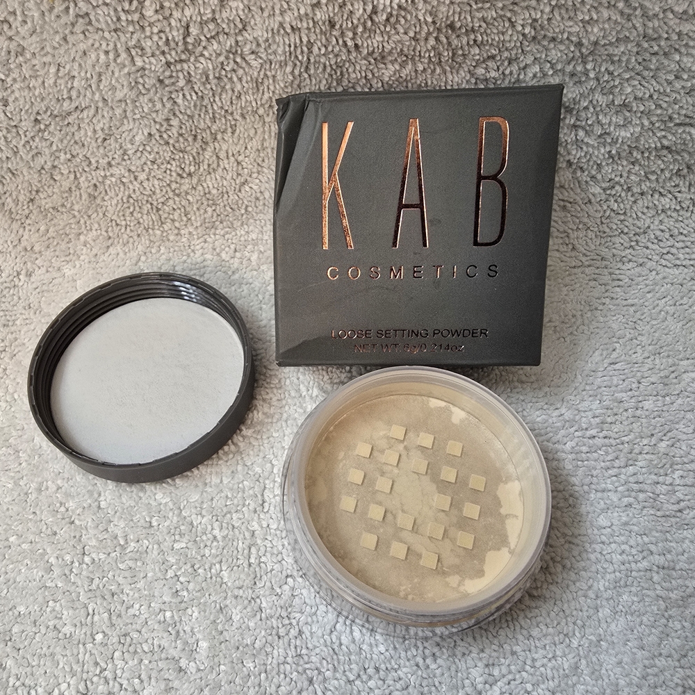 KAB Cosmetics Loose Setting Powder - Picture 2 of 3